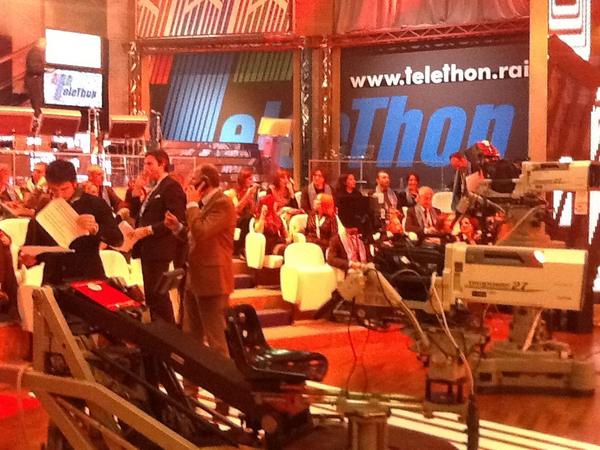 Fondaz_Telethon's tweet image. Ultimi posti disponibili x #SOLOPERTE.Mancate solo voi. Vi aspettiamo su Rai1, tra pochi minuti si parte #telethon2012