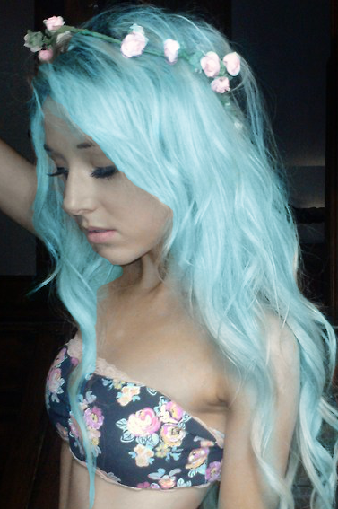 DollsWithDyee's tweet photo. Check out this gorgeous blue!!!! Absolutely loving this color on her! #DollsWithDye http://t.co/IUc9nXsM