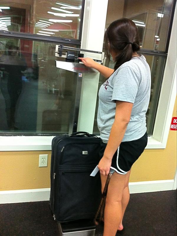 celia_natividad's tweet image. Life of a college student. #NoCarProblems #50lbsOrLess on airplane @kattkatt7 ✈