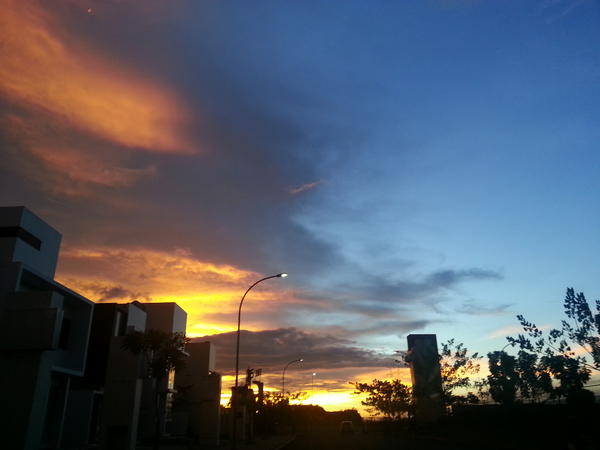 #Foto RT @stella_dion: After days of rain and thunserstorms, this is what we get in BumiSerpong.  Glorious #sunset!