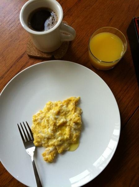 millyolykan's tweet image. Greek Scrambled eggs by @thechrisoshow #4hourchef