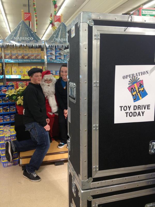 OperationGift's tweet photo. Santa is here!! Donate a toy and get your pic with Santa! We're at the  Wandermere Albertsons until 6pm!! http://t.co/YkOWmcEN