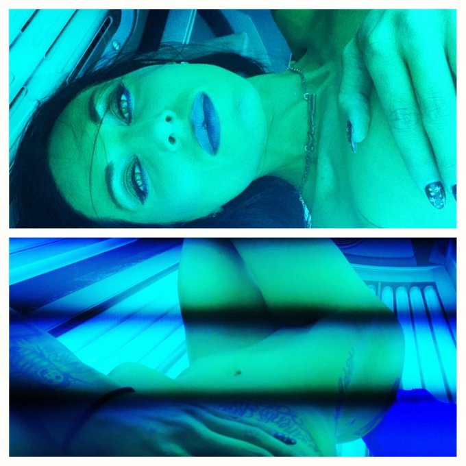 Tanning ;) http://t.co/B6YfyR7F