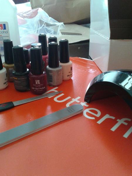 scumeitseva's tweet image. It's nailfixin &amp;amp; holidaywatching time @trinanowiena @Shelleyeckert #domesticgoddessdoingherthang #divalife #thesethings