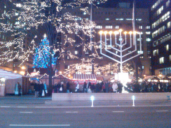 emilysuied's tweet photo. Christmikkah in Chicago! http://t.co/nzcSPvp3