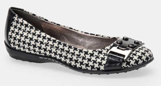 cynncindy's tweet photo. @CariProduk flatshoes houndstooth http://t.co/YRKOsDxD