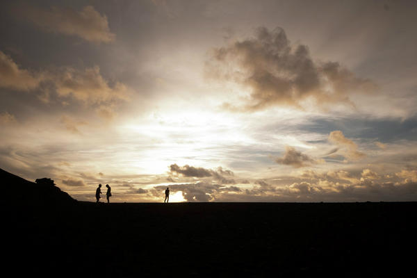monsi's tweet photo. sunset in el golfo http://t.co/IGCCjY79