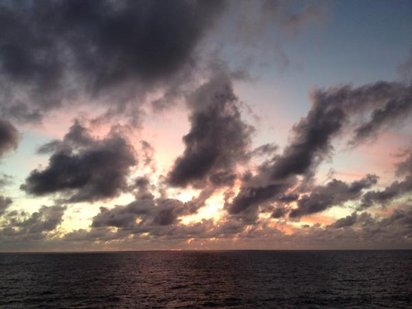 fredtalbotitv's tweet photo. Sunset from 30 degrees north http://t.co/ywKwW1sC