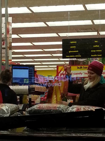 thodar84's tweet image. Gr8 way to end a majical viewing of Simcoe Lights #morechristmas #bulkbarn @aliciam23 @alexismeleskie @BriannaMeleskie