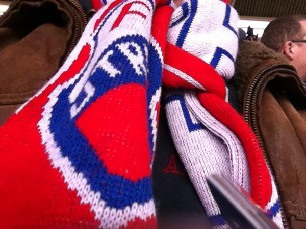 MartinvanR's tweet photo. We zijn er weer klaar voor. Utrecht  heerenveen. Groen gras, 9 graden, koffie, droog, het is alleen een beetje donker. http://t.co/XeXuA8dP