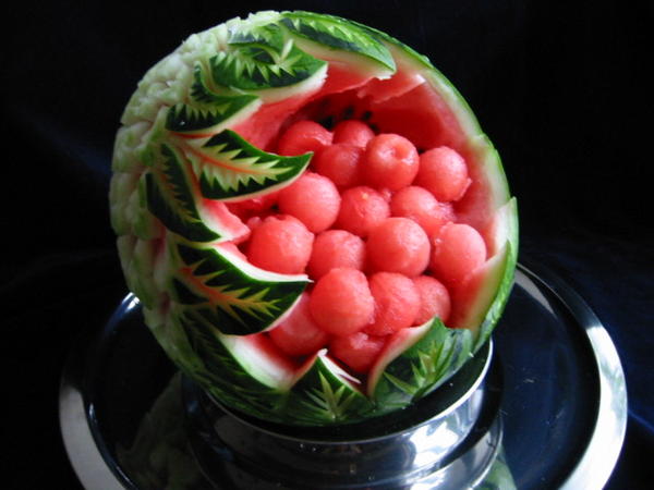 HomeRoomCafe's tweet photo. Karpuzlara verilen şekiller hayranlık uyandırıyor… http://t.co/Aodtax6Z