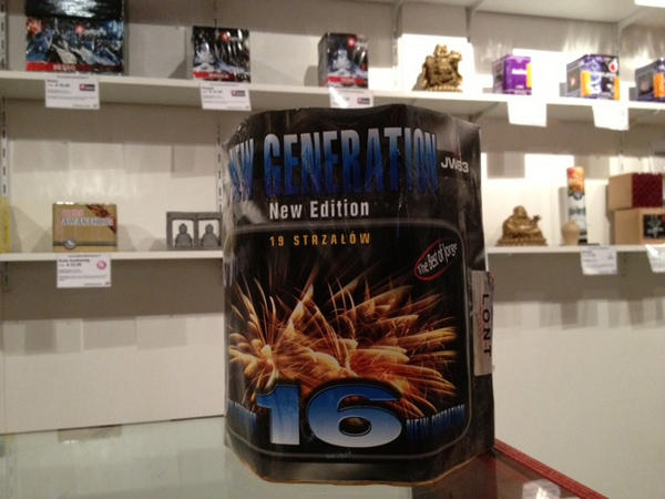 Gratis vuurwerk winnen? RT dit bericht voor 00.00 uur en maaks kans op een JW63 batterij! #vwldiscountday