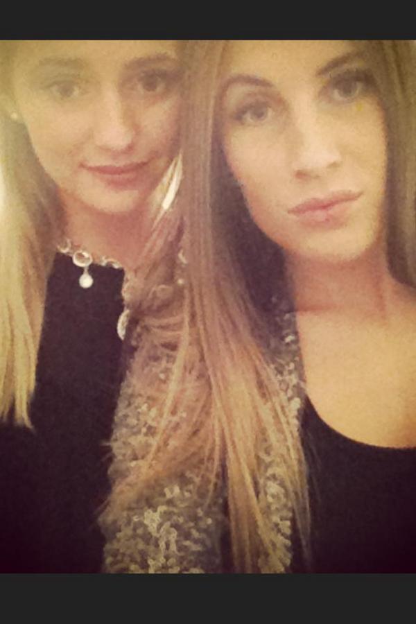 NynneTW's tweet photo. Julefrokost med Jin Long. Min søde veninde Nikoline og jeg http://t.co/pJ1GV9lu
