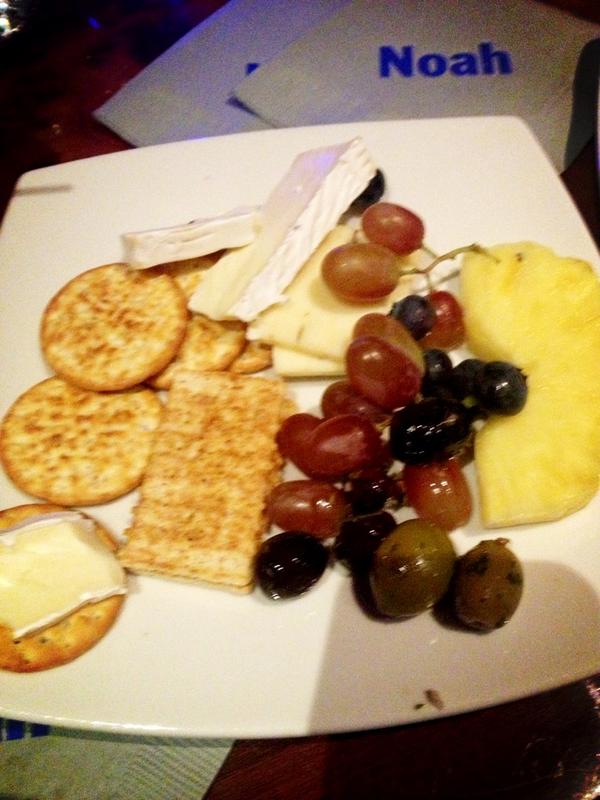 emberko's tweet image. Crackers and cheese #Cheeseobsession