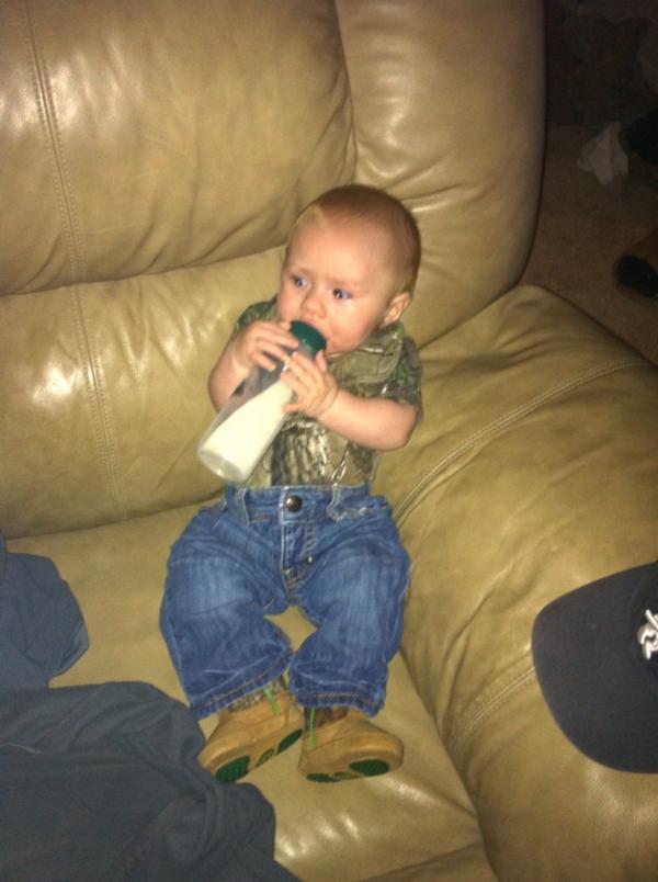 BerniceShorty's tweet photo. And that's how I raise my child. Smart &amp; Strong! 😊💪🍼❤ http://t.co/S5sVqCLn
