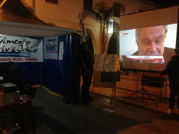 NoTriv's tweet photo. @reportrai3 Maxi schermo in piazza Eraclea a Policoro. Domani manifestazione #NoTrivJonio Basilicata,Puglia e Calabria http://t.co/XPBLjRJw
