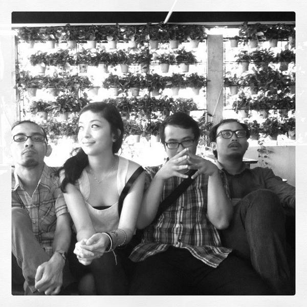 izdamr's tweet photo. Liyana Fizi Quartet @liyanafizi @PitoBass @ruviyamin http://t.co/CToqNdA5