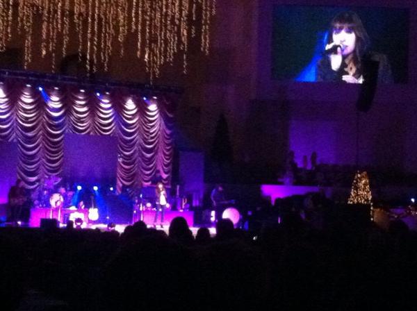 mickieraesmith's tweet photo. @francescamusic You had a couple of cute background dancers tonight. SO sweet!!! Look in the choir loft to the right. http://t.co/UWb6XZsF