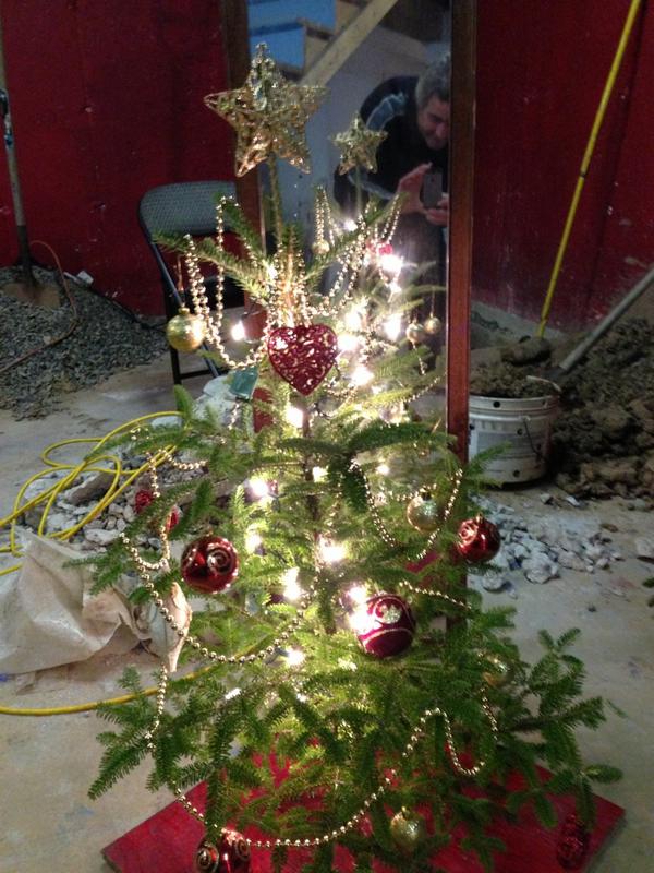 JTGRitchie's tweet photo. Justin's &amp; Holly's tree, officially the smallest tree from #2ndbeaverbank #scouts Christmas Tree Lot http://t.co/0sXSSzIx