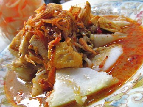 Kuliner_Bandung's tweet photo. Kupat sayur @ Warung Kupat Tahu Sari Raos Pak Toto Jl.Martanegara http://t.co/cYj6RbXp