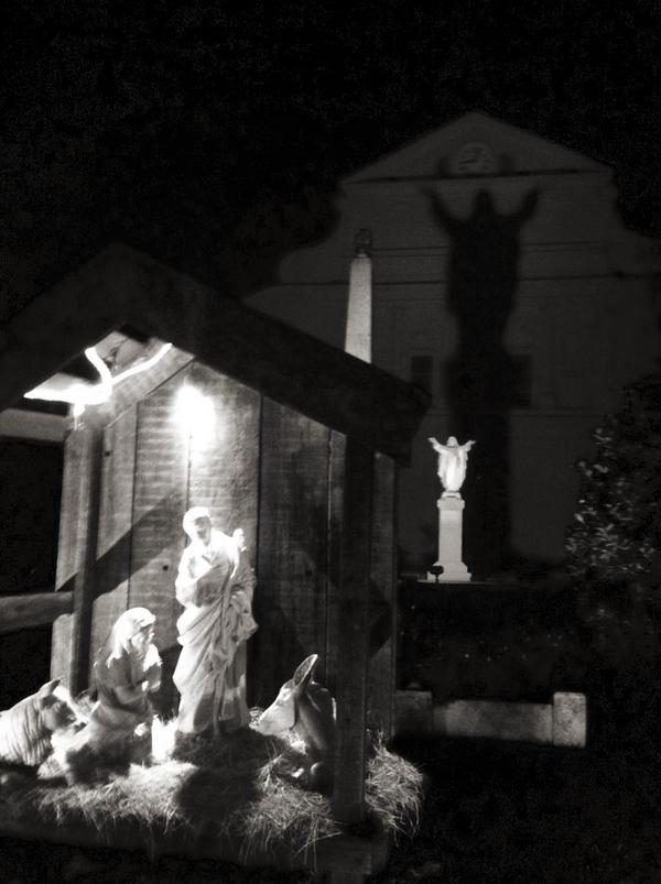 hpound10's tweet photo. Nothing like a walk through New Orleans at night. #lovethiscity http://t.co/j7NzxL1j