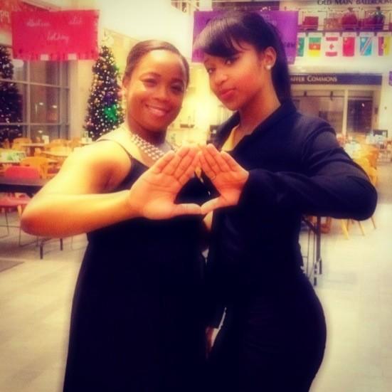 _SuperSyd's tweet image. @_GlitzznGlamour and I!! I love my 5 to DEATH!!! 😘 #lambdaalpha #dst #crimsonmainTENance @deltasigmatheta1913
