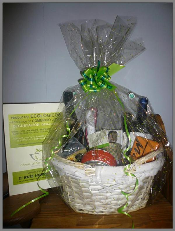 ¡Buenos días! aquí os dejamos una de las cestas de #comesanocomejusto para regalar estas #navidades ;) #RegalaJusto