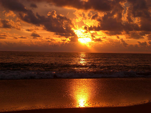 xplorationsguru's tweet photo. Amazing sunset at the Le Meridien Khao Lak tonight. @StarwoodBuzz @spg http://t.co/yFxc8ATy