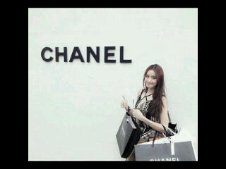 TreechadaPetcha's tweet photo. ศูนย์ Chanel คะ http://t.co/xhOD0b10
