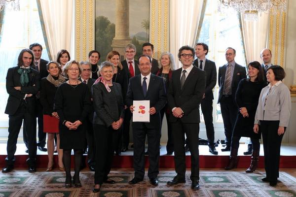 sup_recherche's tweet photo. Remise du rapport des #AssisesESR au Président de la République http://t.co/kNXxkZyN