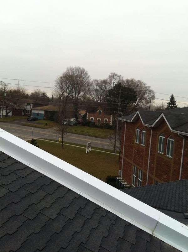 MarriedGary's tweet image. Nice day to be on the roof @OshawaTrinity with #serviceexpert #heatingProblems #coldGym