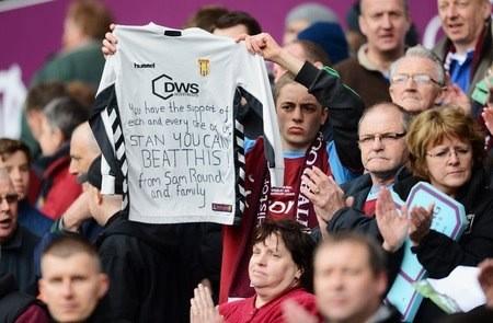 Roundzy's tweet image. Still have this shirt which I held up that day! #Pray4Stan #SupportStan #avfc