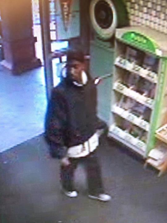 AngelsSPF's tweet image. Help The Saint Pete. Guardian Angels and the Largo FL. Police Dept. Find this bank robber.