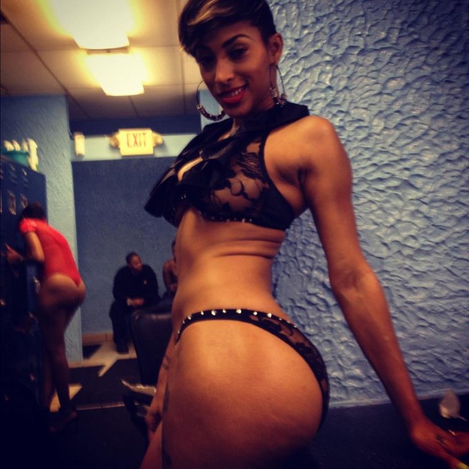 I swear her butt is just disrespectful when she walk!! FOLLOW sexy booty beyatch --> @CSealy1 http://t<a href="/tag/repost"class="tags"><span>#repost</span></a>