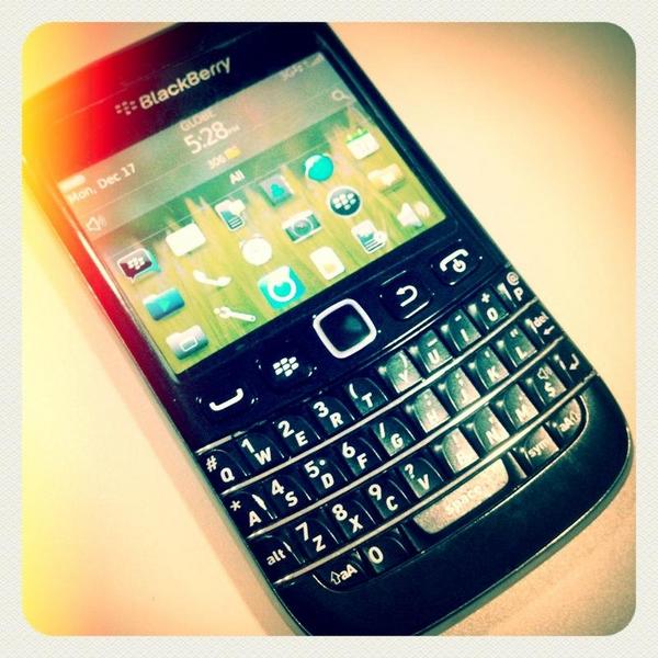 enjoyGLOBE's tweet photo. Who wants to have a BlackBerry Bold 9790 as an early Christmas gift? :) #GlobeKrisKringle http://t.co/nUW74StK