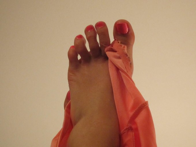 A week before christmas! I must get these feet out shopping soon! First things first, Santa i wish for