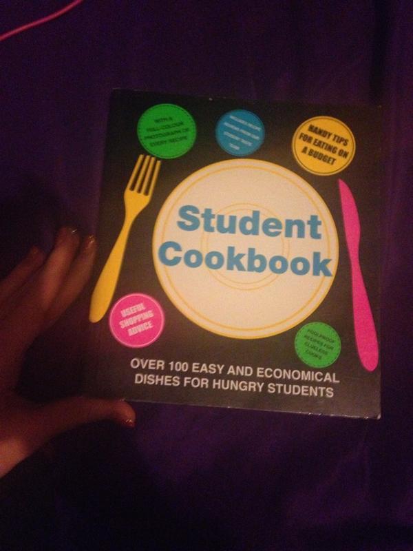 Emnicolecrow's tweet image. Merry Christmas babe.... Look what I got hahaha @Danielle_McG  #studentcookbook #sorted #eeeee
