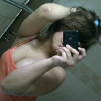 SaraAl7b's tweet photo. شو رأايكمم ف صدري #ريتويت ♥ http://t.co/nKWxeTcm