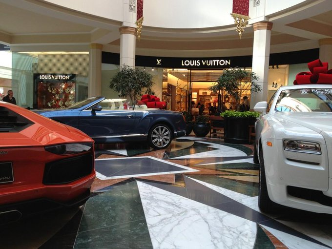 My office for the next week or 2. Who wants a new #Bently?? http://t.co/wjjo8Iun<a href="/tag/bently"class="tags"><span>#bently</span></a>