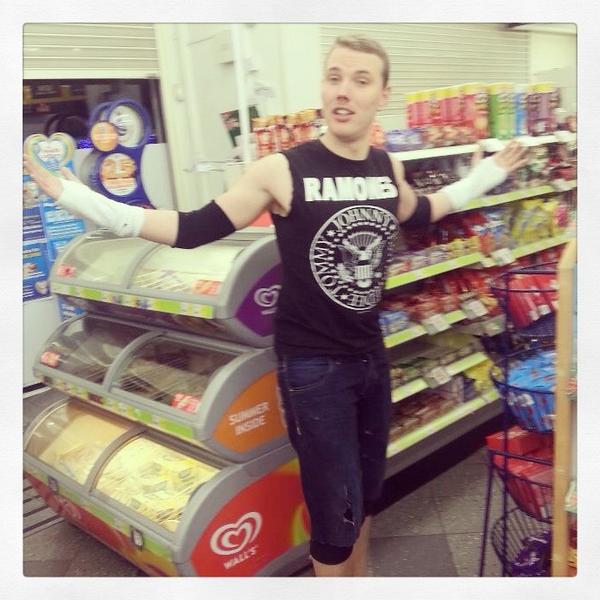 Juzbox1's tweet photo. Another normal weekend fucking hammered http://t.co/2mCYkDtj