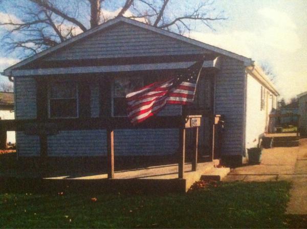 caramelcorner's tweet photo. @caramelcorner: : #house4sale MLS#2121352 presented by Jack Bataoel 661-7057. Leroy Il 602 W. Green http://t.co/7n5VAPlz