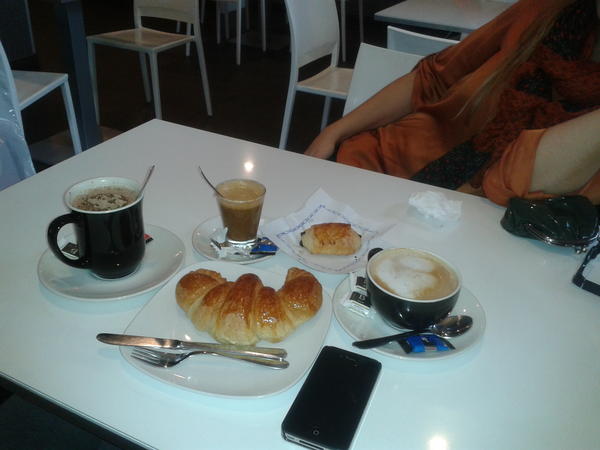 McMiricu's tweet image. Con @elir722 y #krix desayunando en Maitee!!!