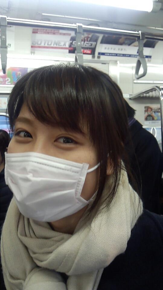 本日有村架純、「お助け屋☆陣八」の撮影です。 集合場所まで電車に揺