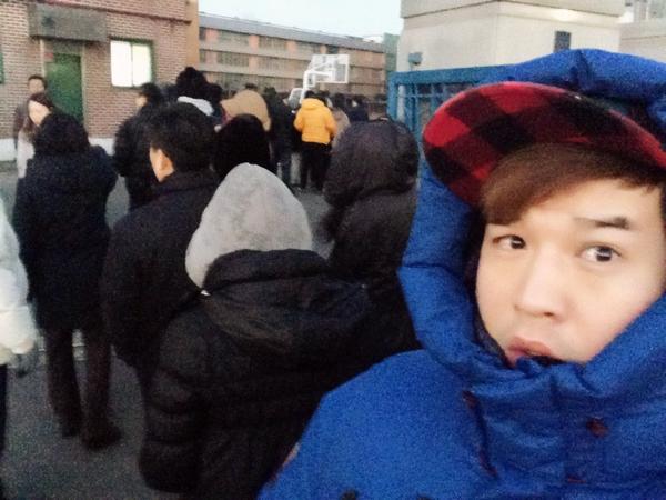추운데.... 투표끈나기 20분전 아직도 줄이 암청 길어요.. 우와~~ 추워추워~~ 투표율 굉장하네요^^ 잘찍고 나올께요~~