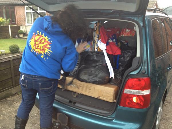 KidzKlubMilnrow's tweet image. We are playing Santa today and delivering presents to kids, kindly donated by generous people in the North West!