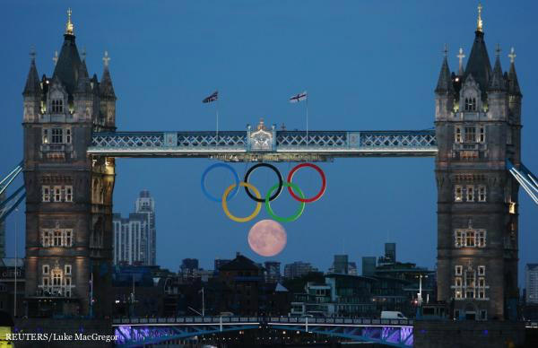 clarebalding's tweet photo. A moody and atmospheric #2012advent for today.  Tower Bridge, the rings and the moon. Should be a song... http://t.co/ZnpZ1OkZ