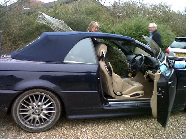 ChloeABain's tweet image. Christmas tree in the bmw #practicalcar