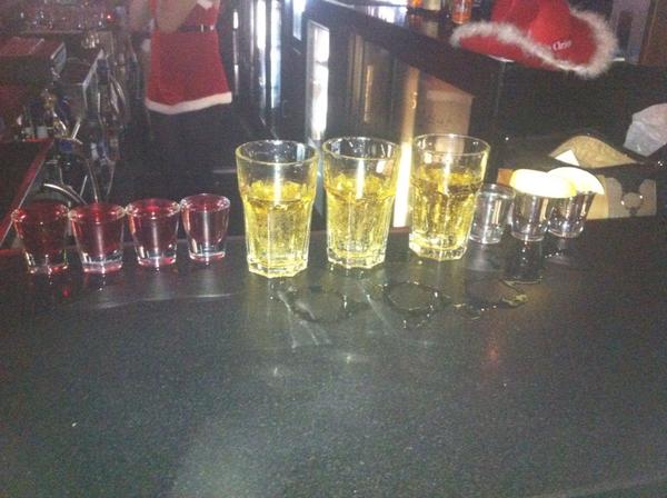 T_Bates5's tweet photo. Casual few drinks after work #skybar #goodbyememory http://t.co/zlPvFceg