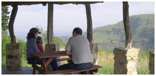 edge_hogsback's tweet image. Thunderstone cottage - lovely rondavel only meters away from the edge of the cliff. theedge-hogsback.co.za/accommodation/…