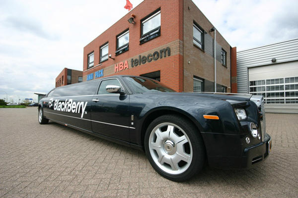 limousinenl's tweet photo. De maya's kiezen toch slechtste dag uit. Vrijdag een bruiloft special design #limousine Volg ons voor alle acties #vet http://t.co/aLgKezXJ